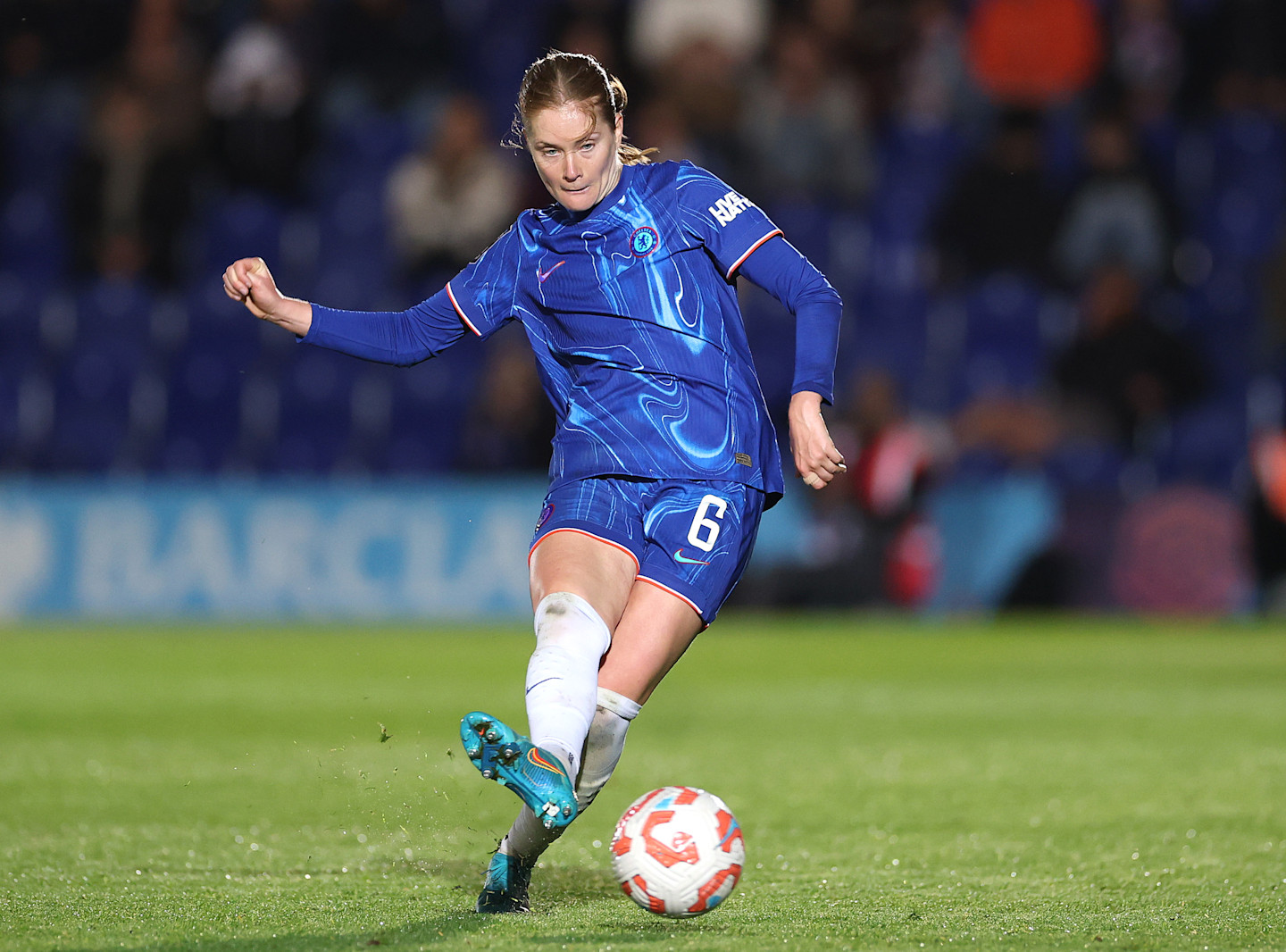 Sjoeke Nusken: 'We need to hear you at Stamford Bridge!' | News