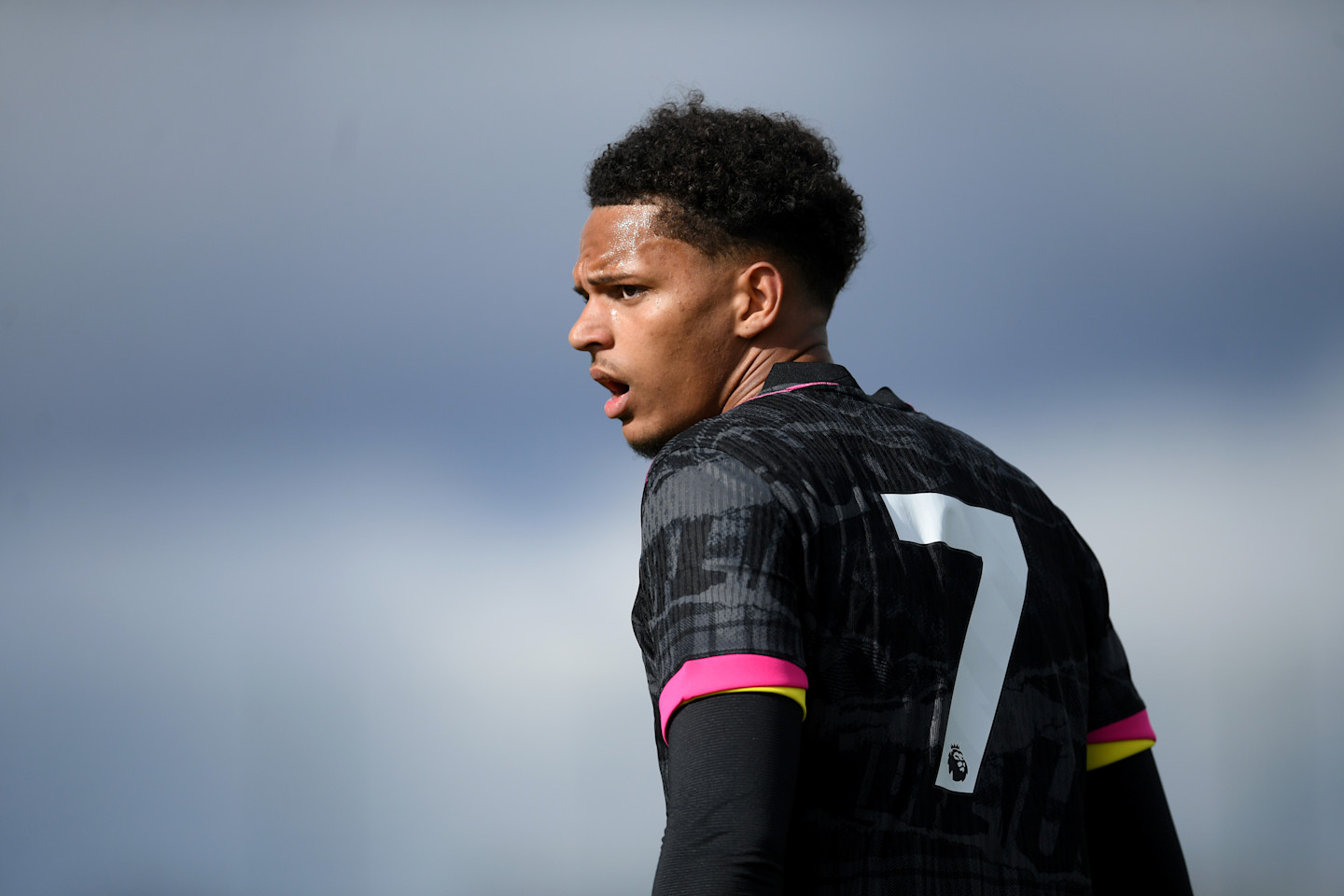 Omari Kellyman completes loan switch